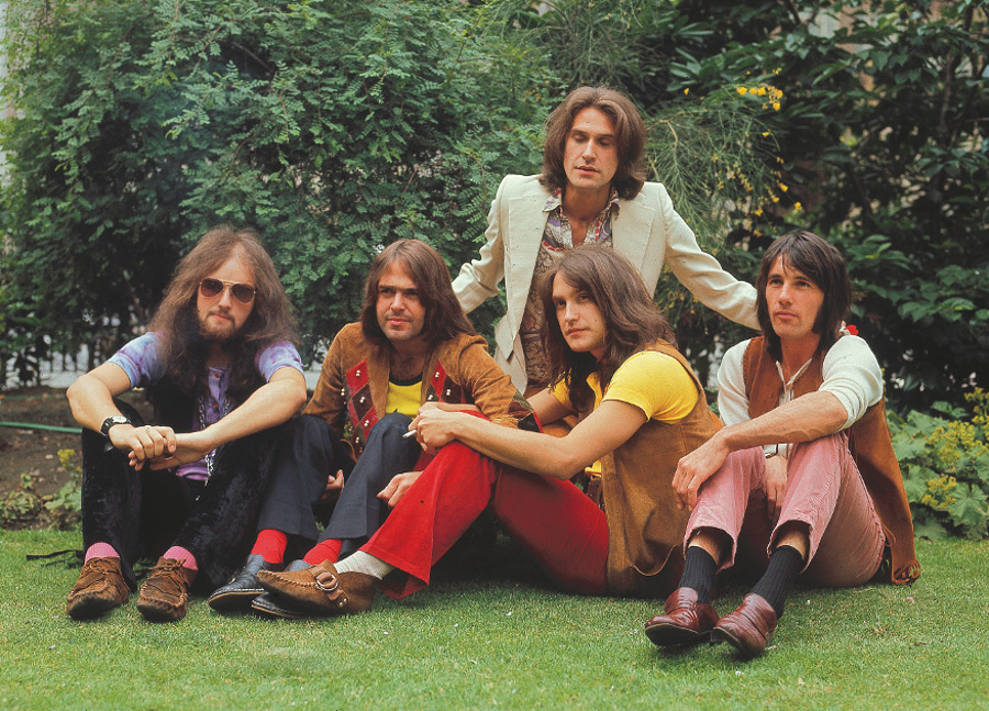 The Kinks”Lola”: Da Denmark Street all’incontro con un transessuale di Soho…